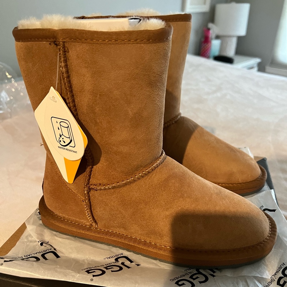 Authentic UGG Australia - Size 6, Short Classic Boot in the color Chestnut. NWT